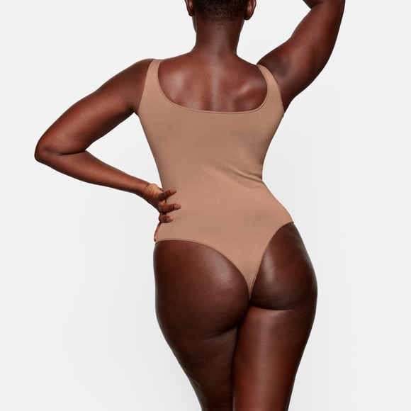 🤎NEW SKIMS ESSENTIAL SCOOP NECK BODYSUIT IN SIENNA XXS/XS - Picture 3 of 6